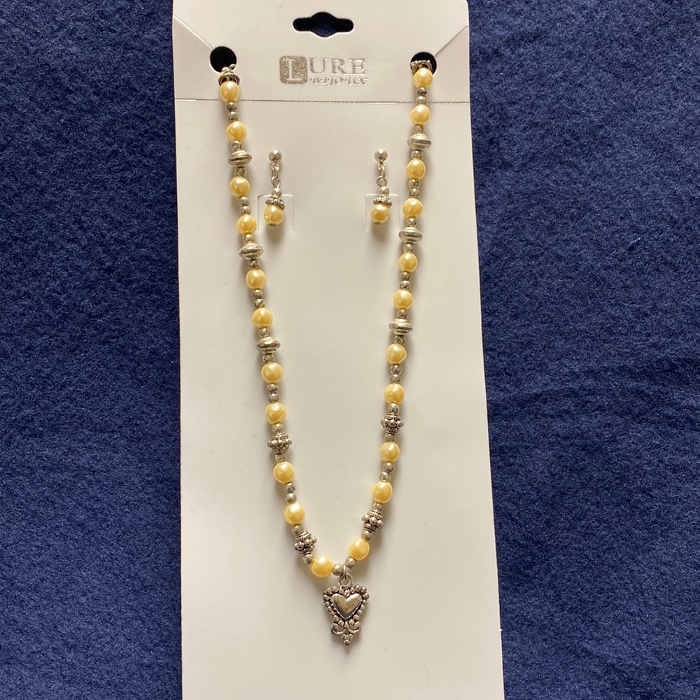 Necklace & earring set